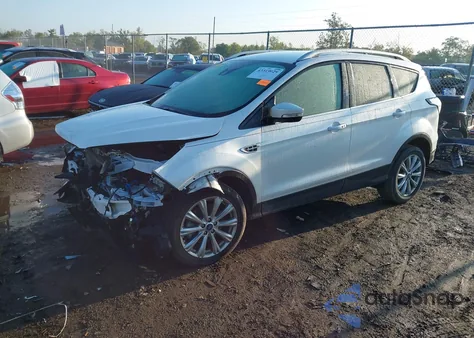 2018 Ford Escape Titanium z USA, uszkodzony, nr VIN 1FMCU9J91JUB53950